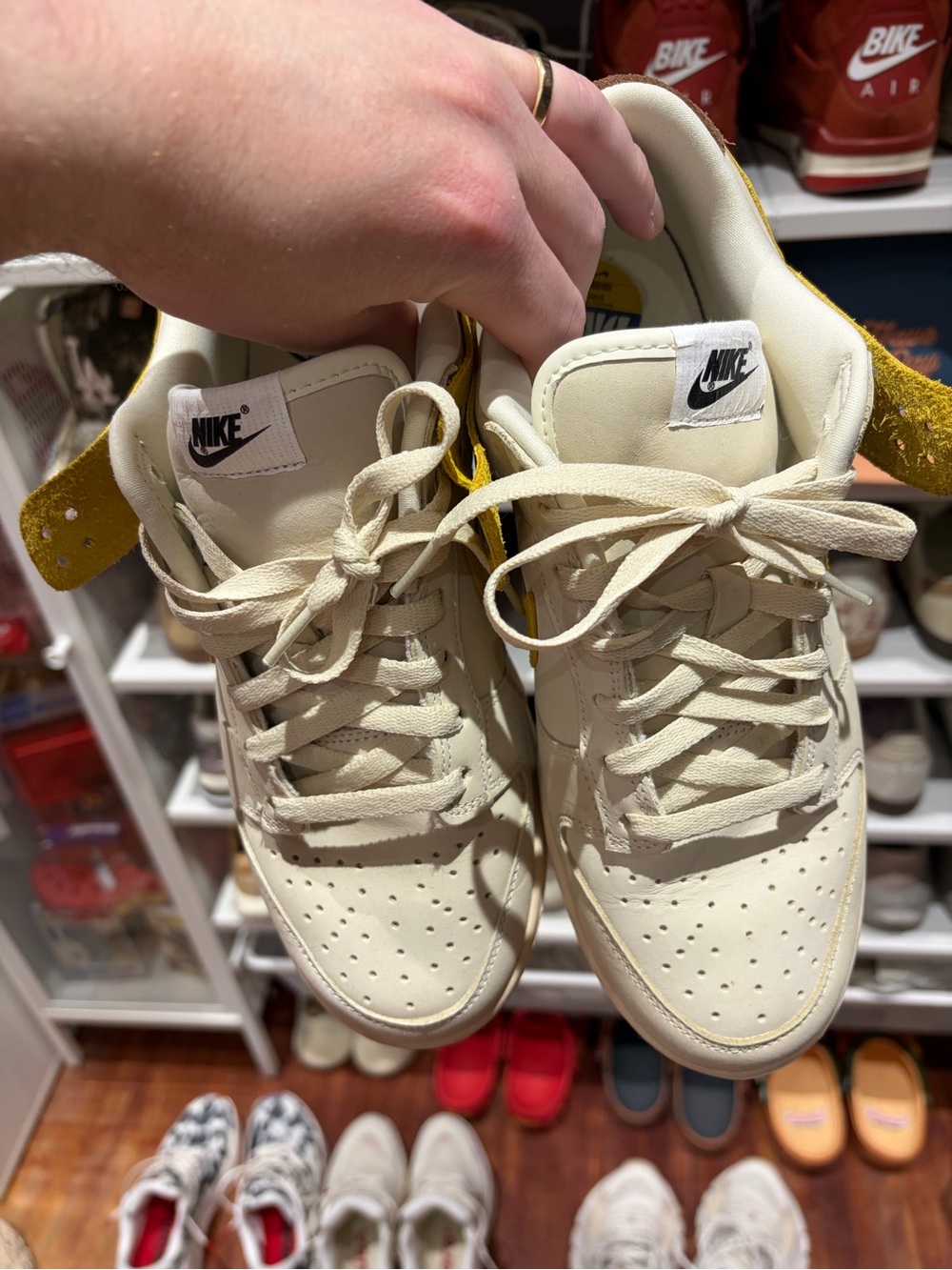 Nike Dunk Low Banana Woman’s Size 10 - Picture 2 of 5